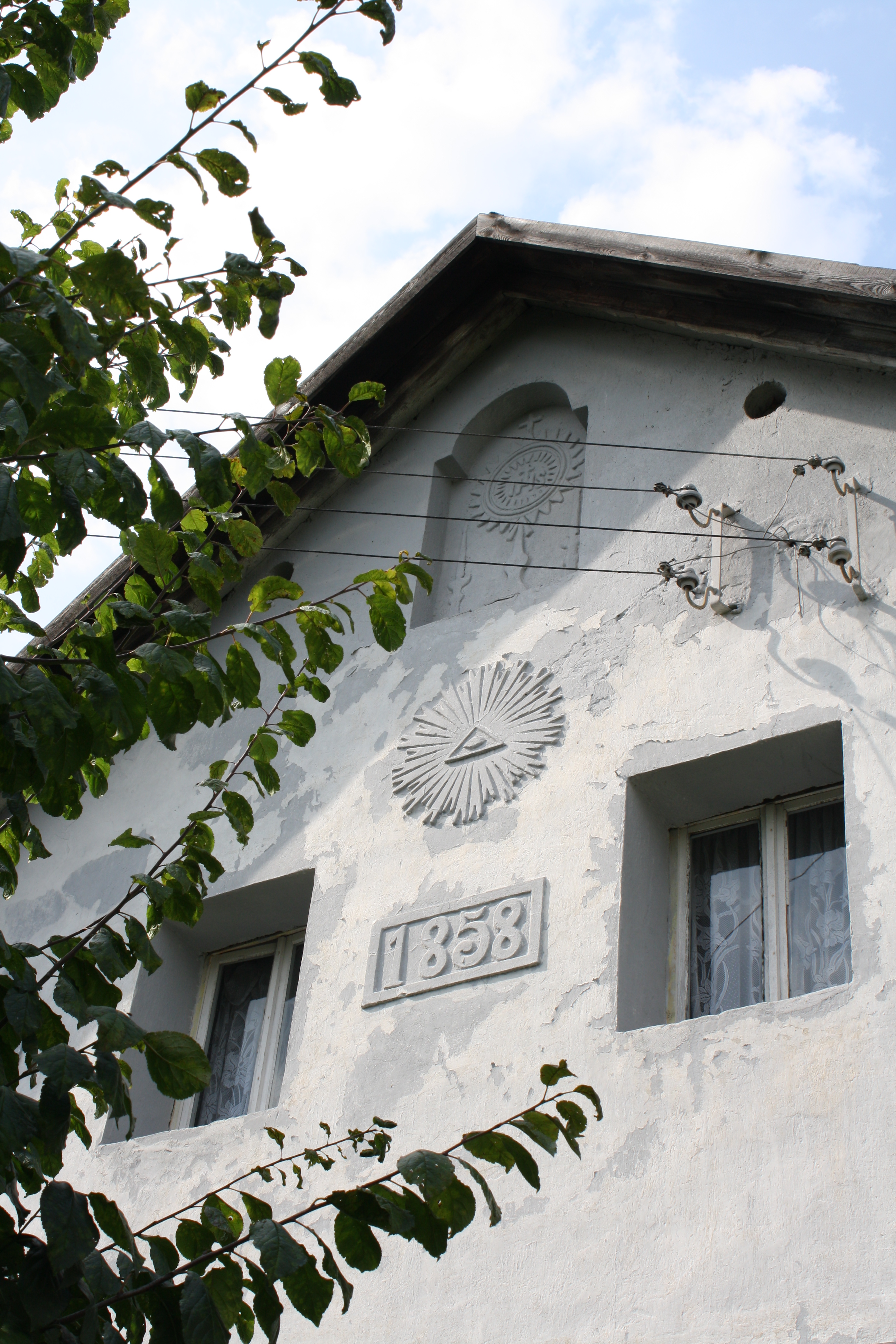 Miedźna, zdobienie ściany szczytowej domu z 1858 r. Fot. Maria Lipok-Bierwiaczonek, 2009