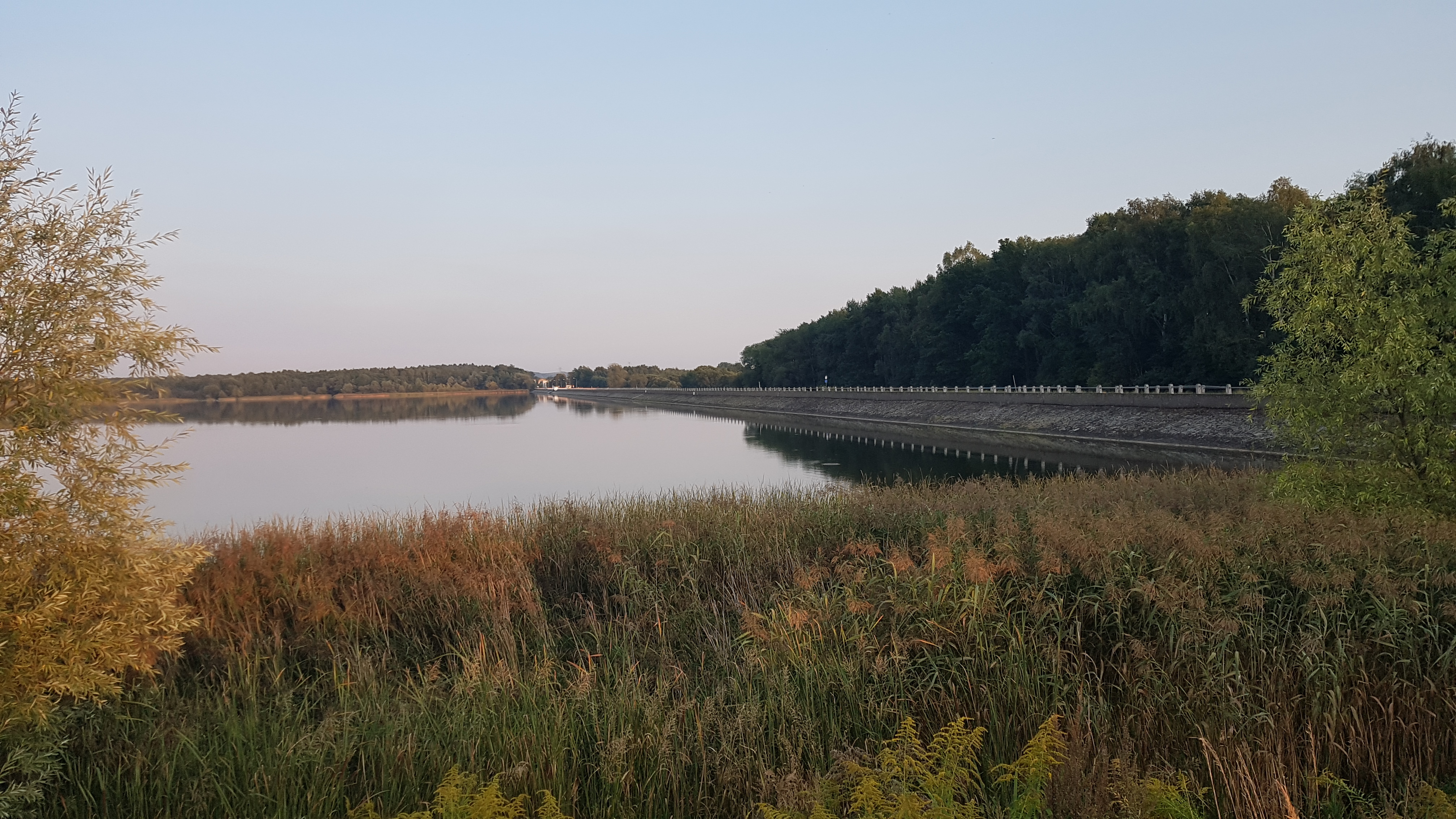 Fot. 1. Zapora zbiornika Kozłowa Góra (fot. M. Rzętała).