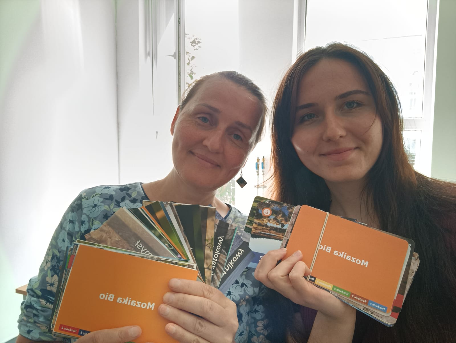 Facylitatorki mozaiki bioróżnorodnościowej podczas pracy z uczestnikami